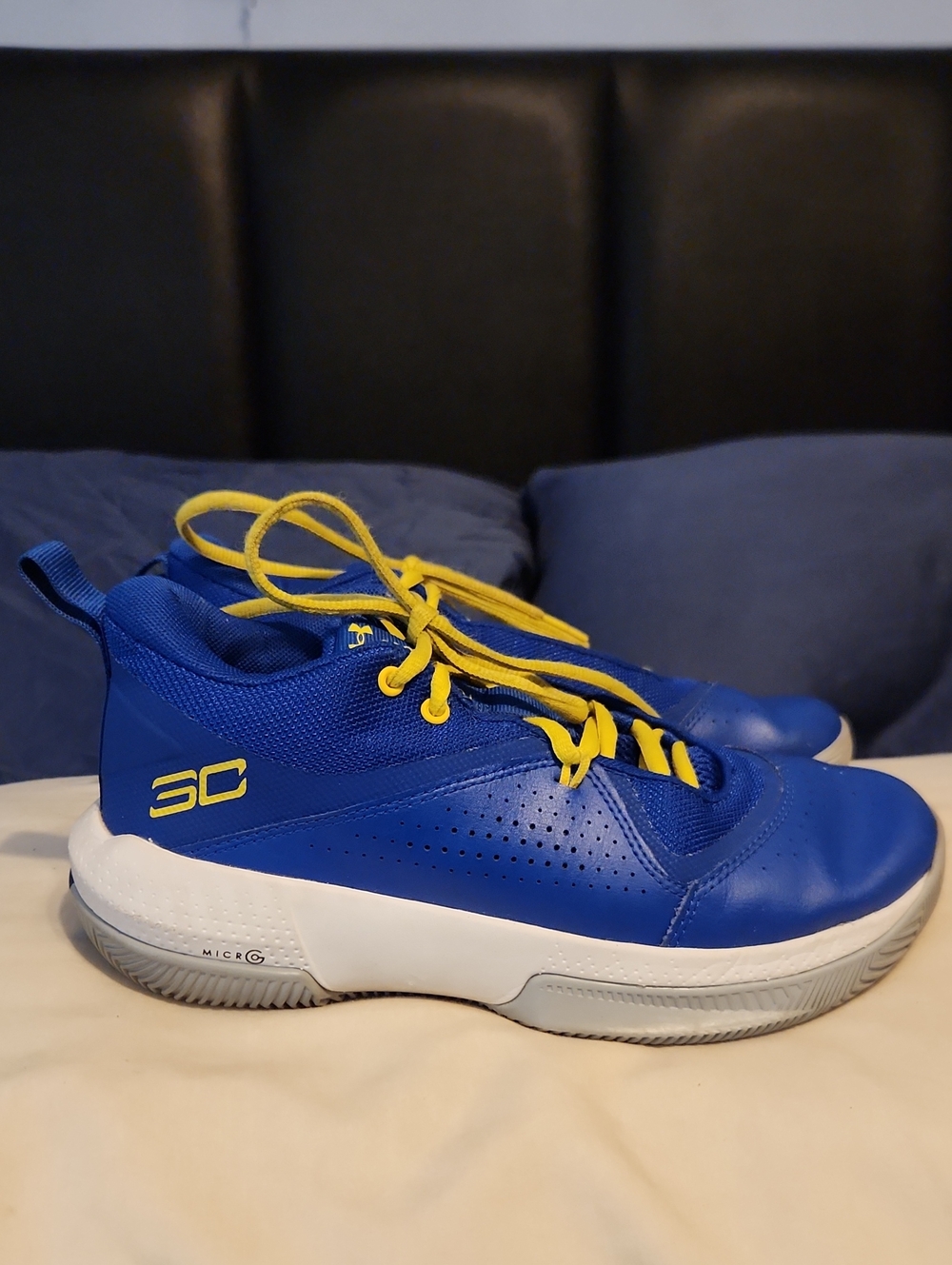 Under Armour Kids' SC Blue & Yellow Basketball Shoes, Size 6Y